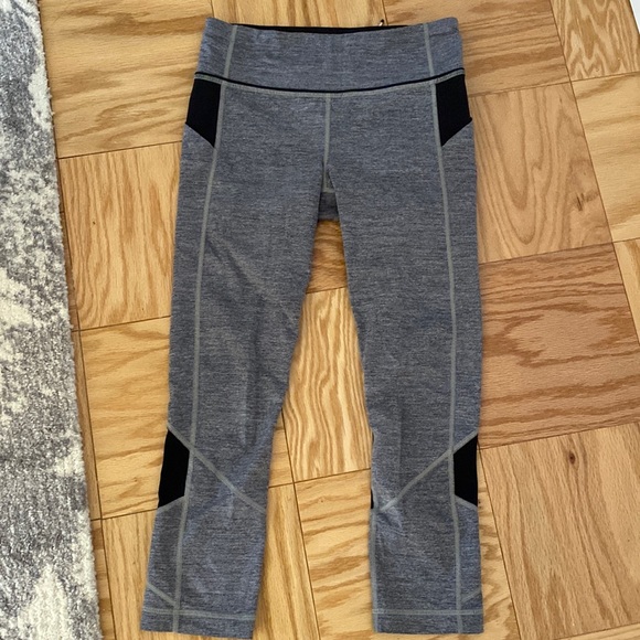 lululemon athletica Pants - Lululemon grey / black stretch Capri leggings - size 6 no tag great condition